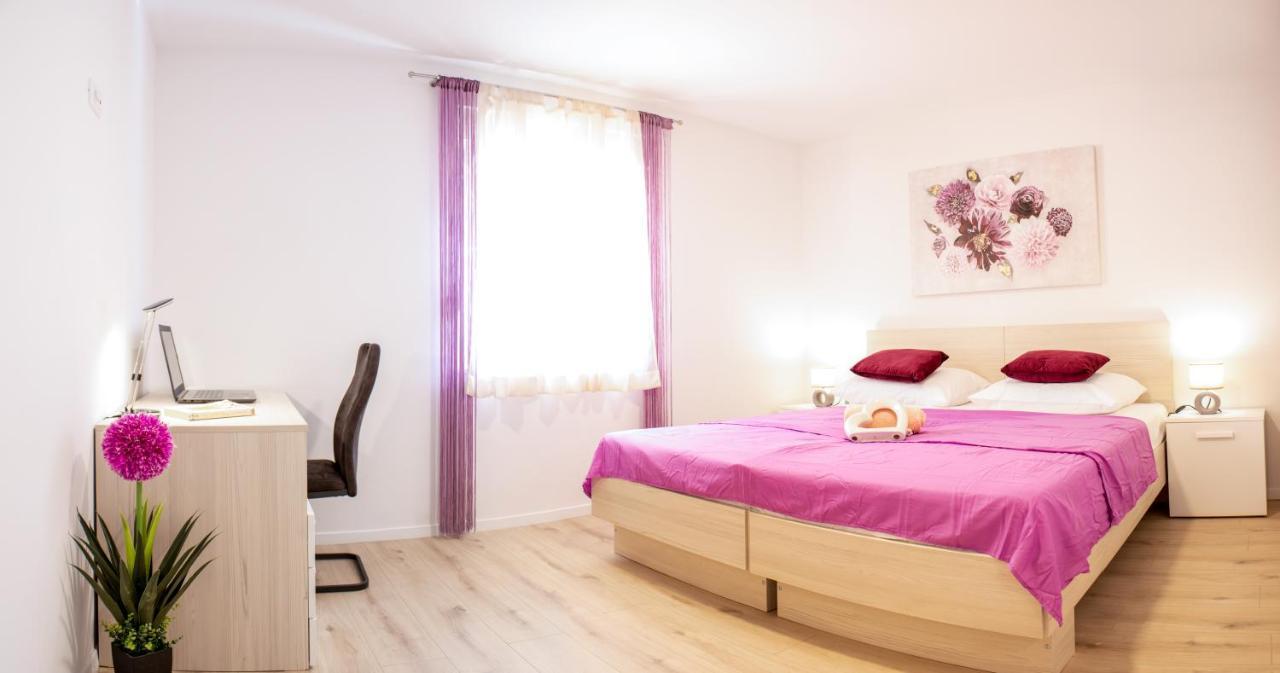 Julia's Beautiful For 6 With Parking Appartement